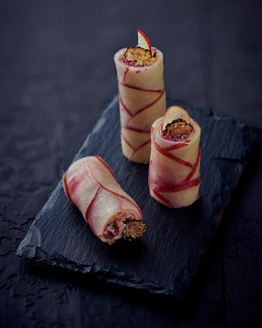 Rice paper rolls with apple, truffle and Pecorino