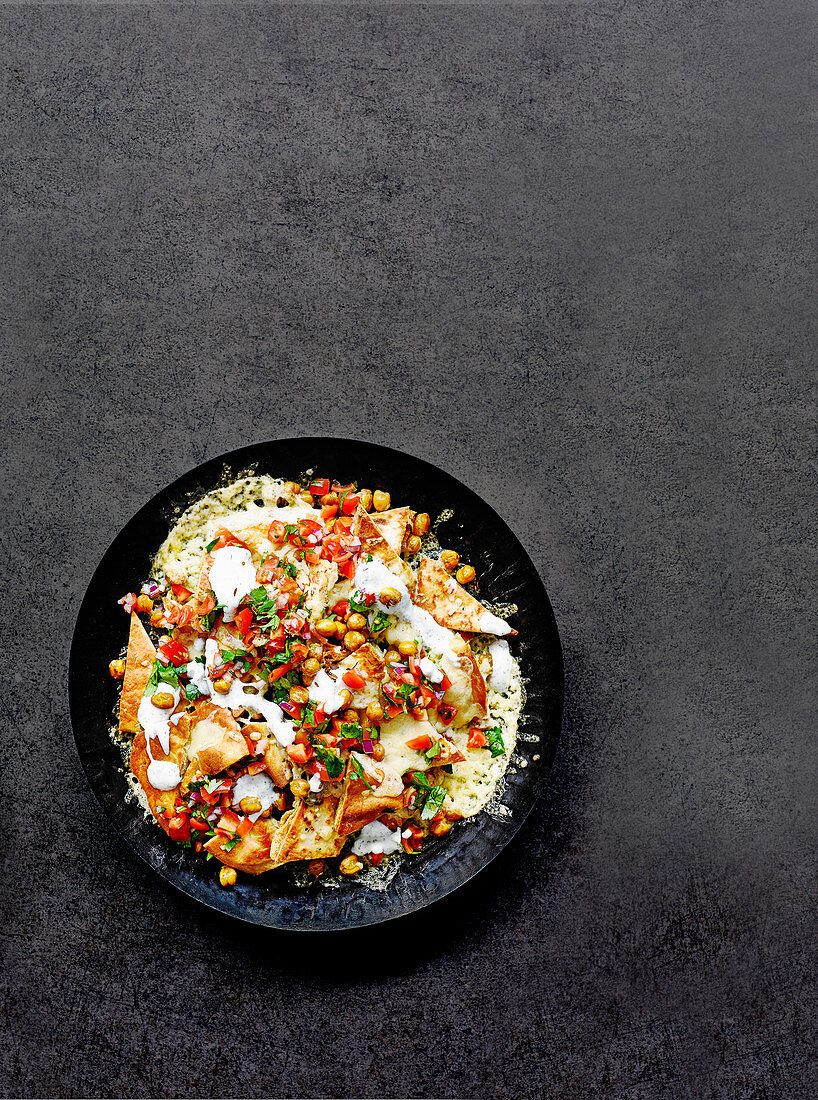 Indian nachos with chickpeas and cheese