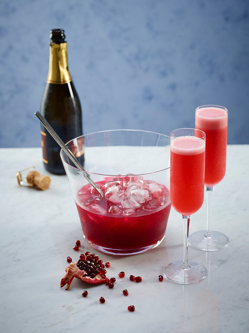 Granatapfel-Cocktail mit Prosecco und Bourbon