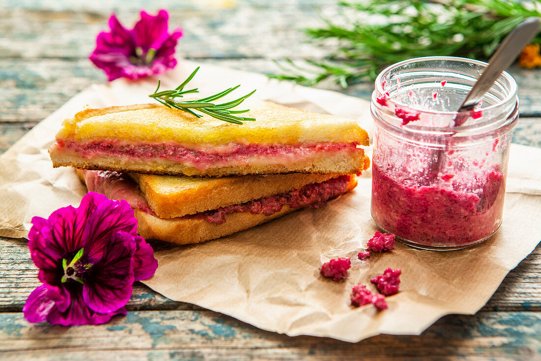 Grilled cheese sandwich with beetroot and horseradish pesto