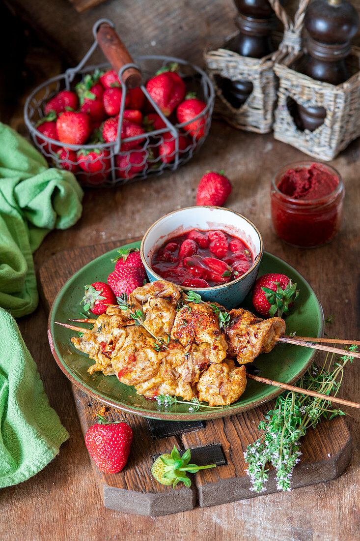 Chicken skewers with strawberry sauce