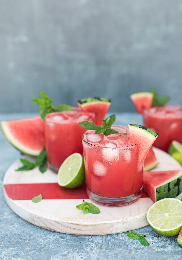 Agua Fresca mit Wassermelone, Limette und Minze