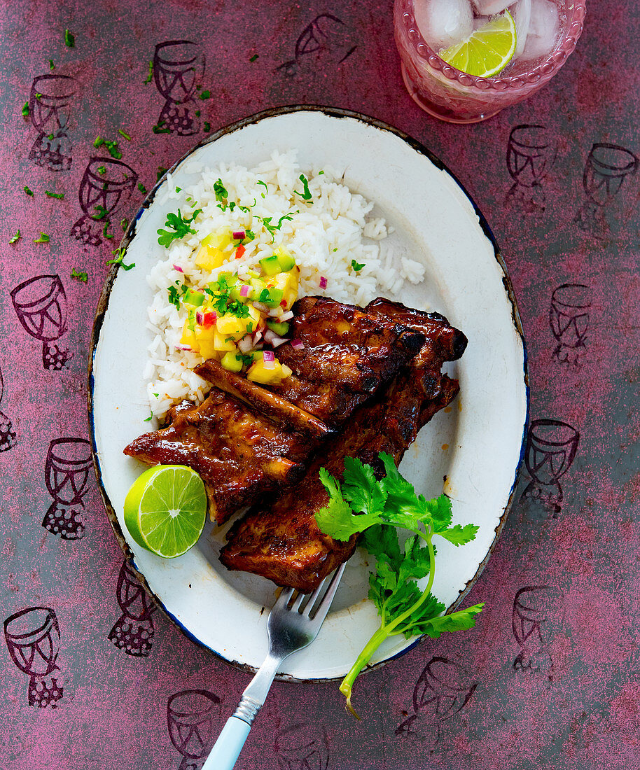 Jerk Ribs mit Reis und Mangosalsa