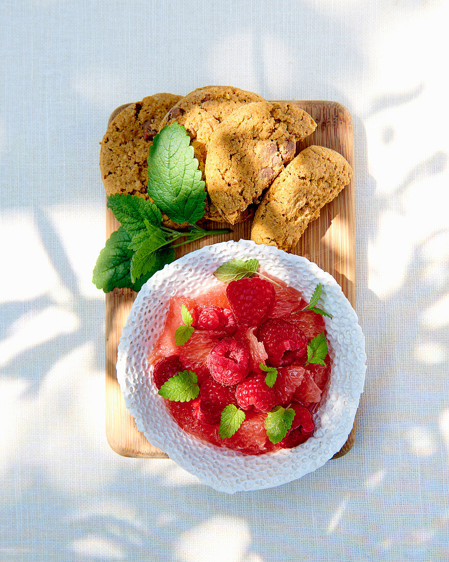 Haferflockenkekse mit Obstsalat