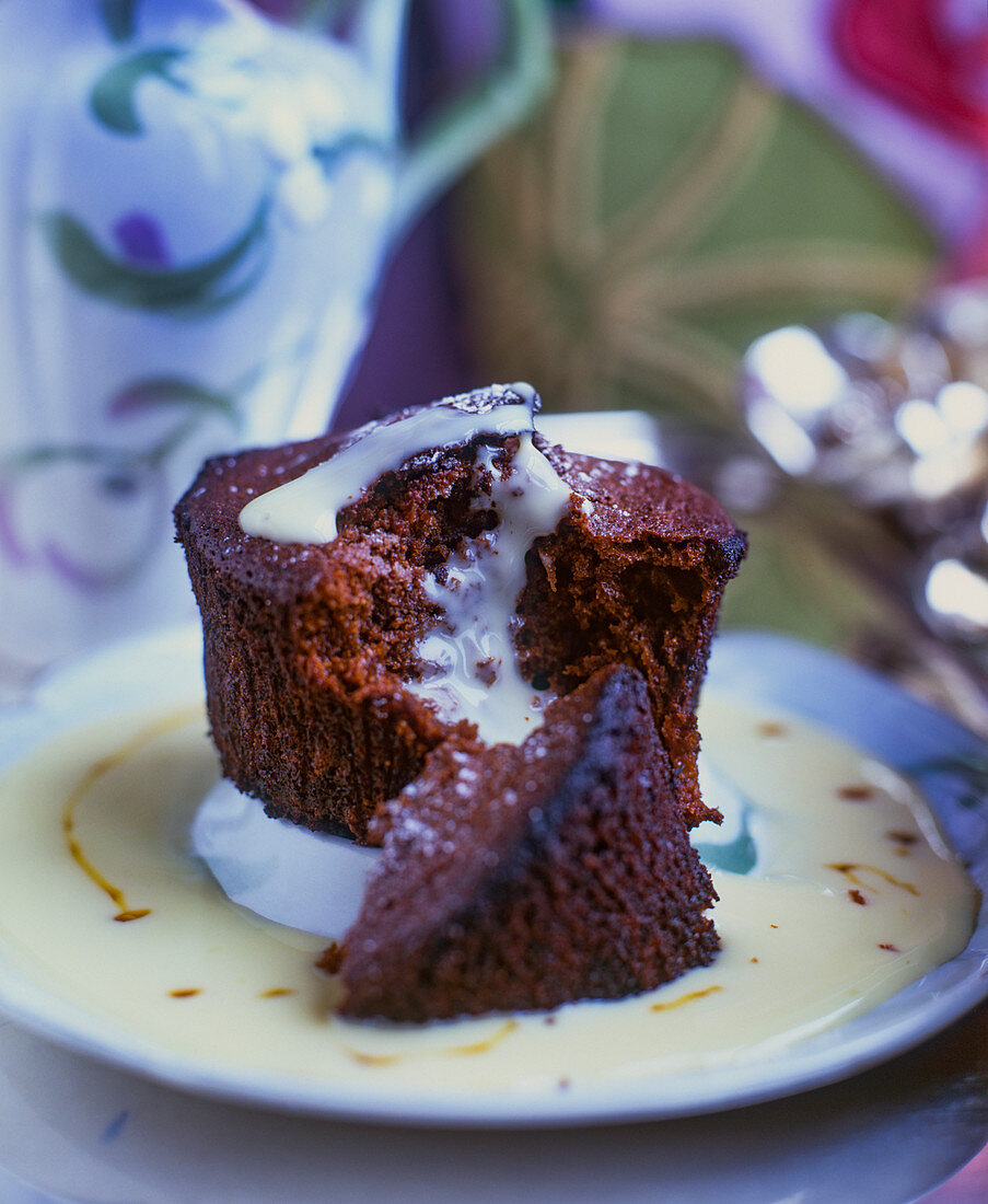 Moelleux au chocolat with vanilla sauce