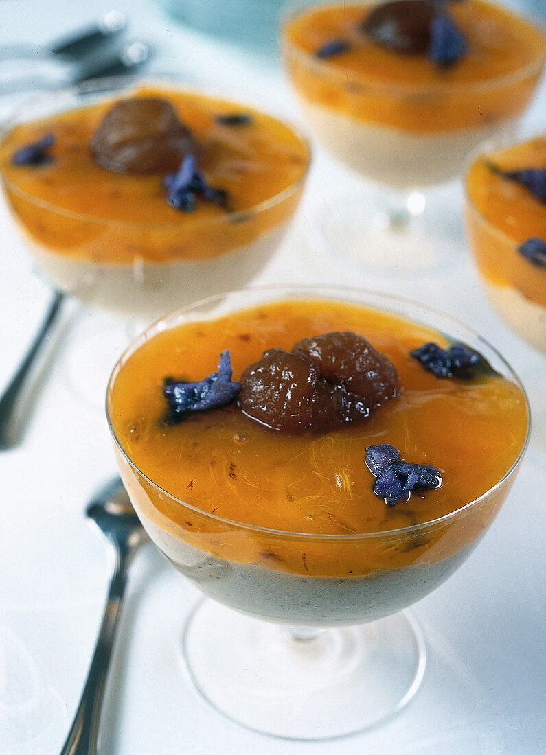 Marron glace-Mousse mit Kakisauce