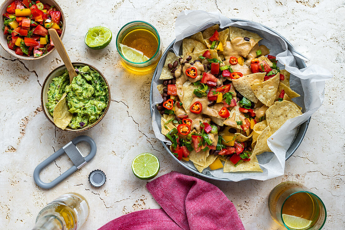 Vegane Nachos mit Guacamole (Mexiko)