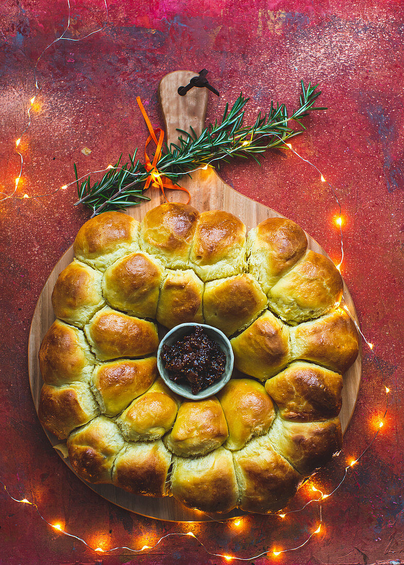 Brie brioche with fig chutney for Christmas