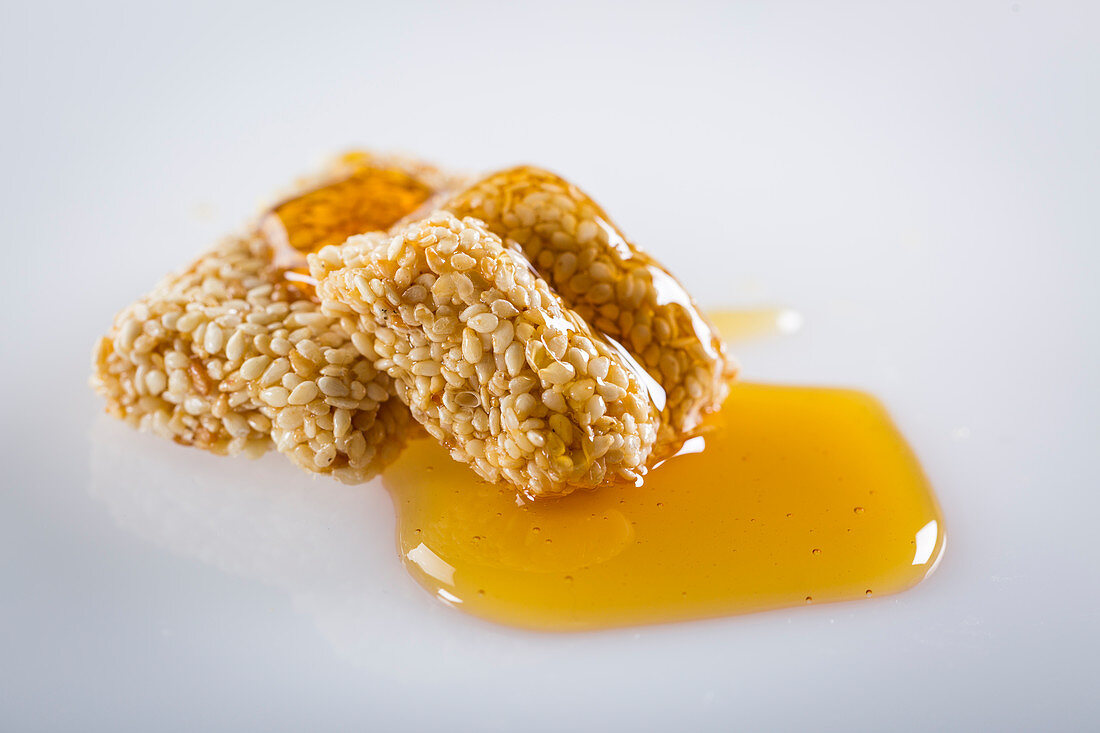 Pasteli - Greek sweets made from sugar, honey and sesame