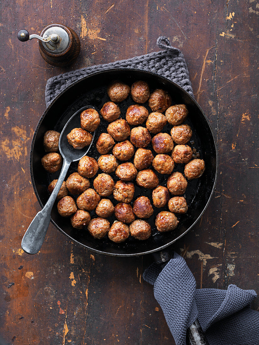 Homemade small meatballs