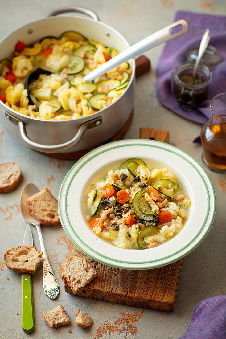 Minestrone with pasta and bean