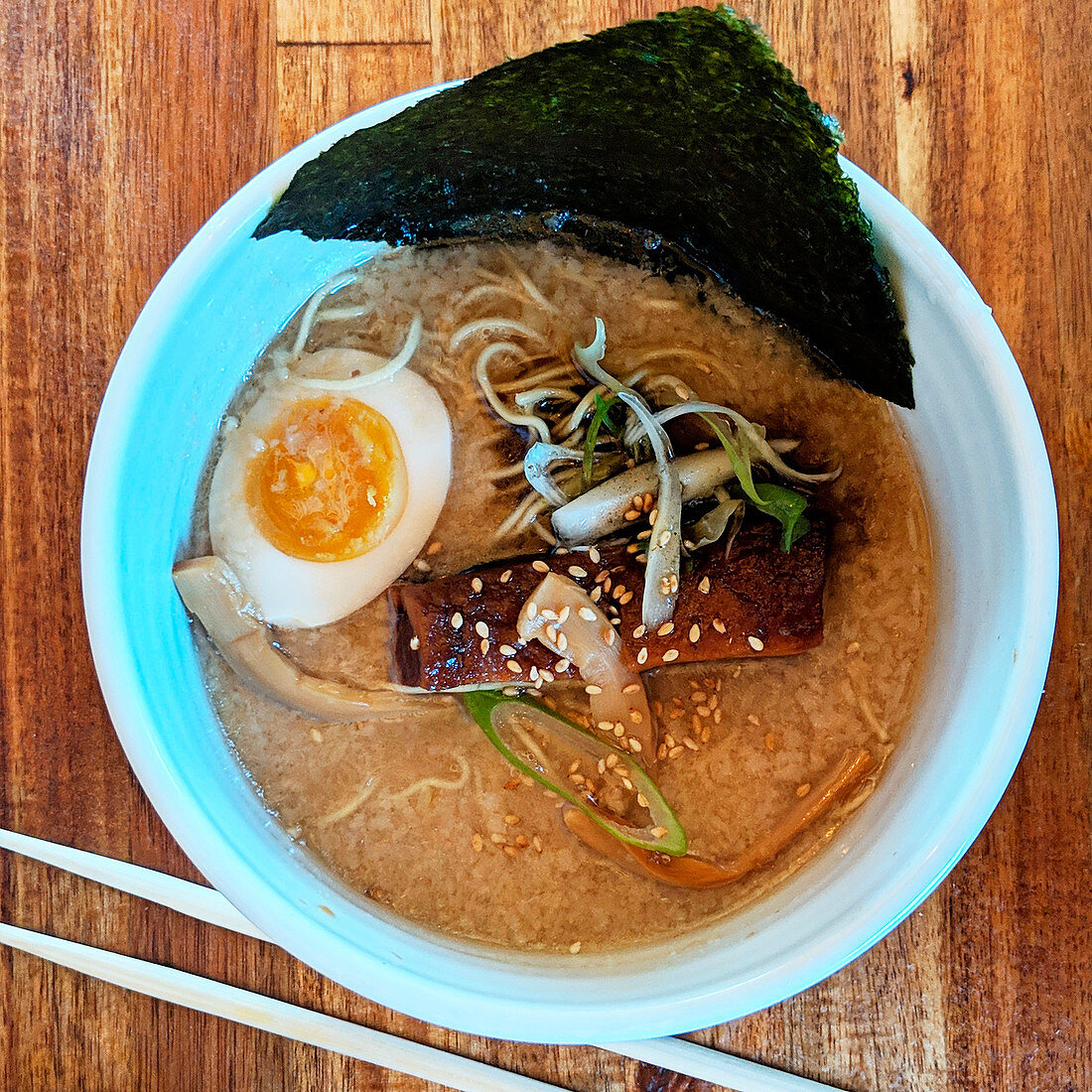 Rich tonkotsu noodles (Japanese street food)