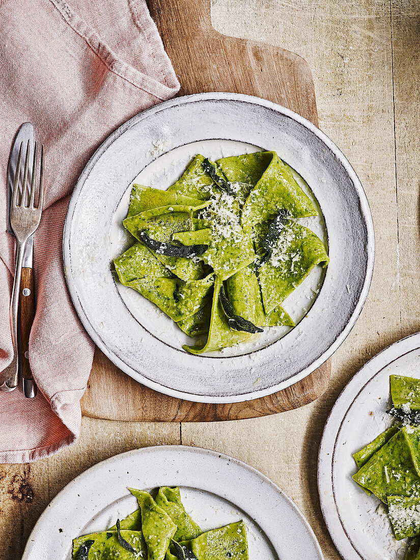 Green silk handkerchiefs (hand-cut spinach pasta)