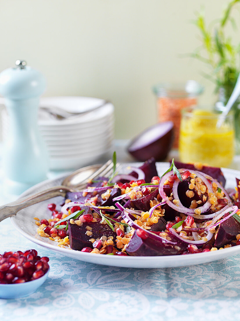 Rote-Bete-Salat mit Linsen und Granatapfelkernen