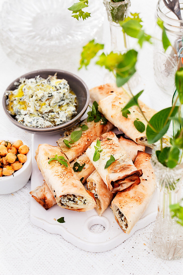 Vegeterian springrolls with roasted chickpeas