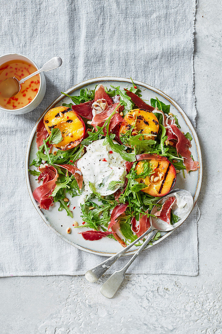 Grilled peaches with burrata