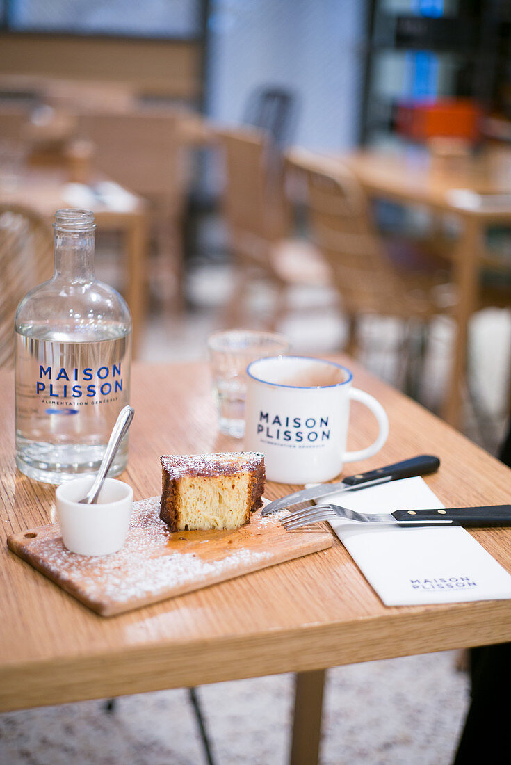 Brioche perdue im 'La Maison Plisson', Restaurant und Feinkostgeschäft in Marais, Paris, Frankreich
