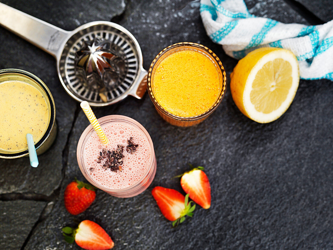 Erdbeer-, Orangen- und Passionsfrucht-Smoothie