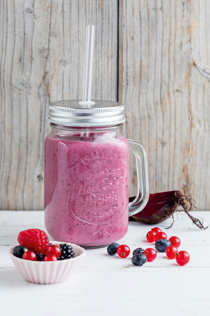 Berry buttermilk drink with lucum powder