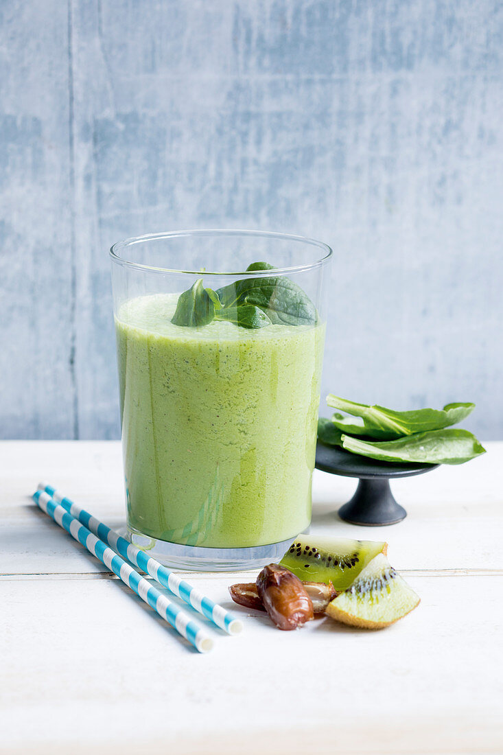 Grüner Salat-Kiwi-Shake