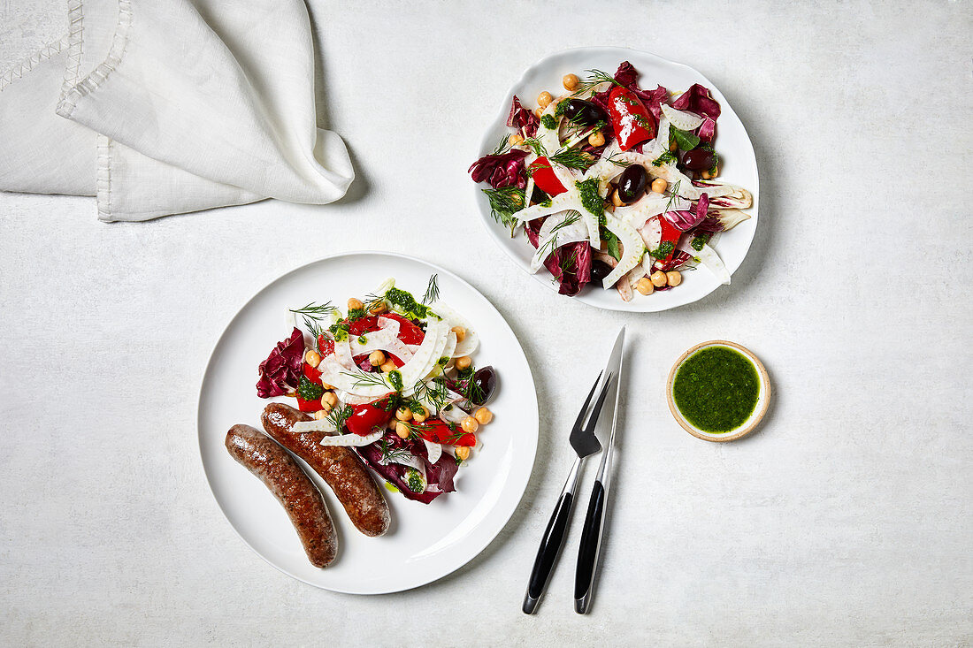 Lammwürste mit Fenchel-Paprika-Radicchio-Salat und Chimichurri