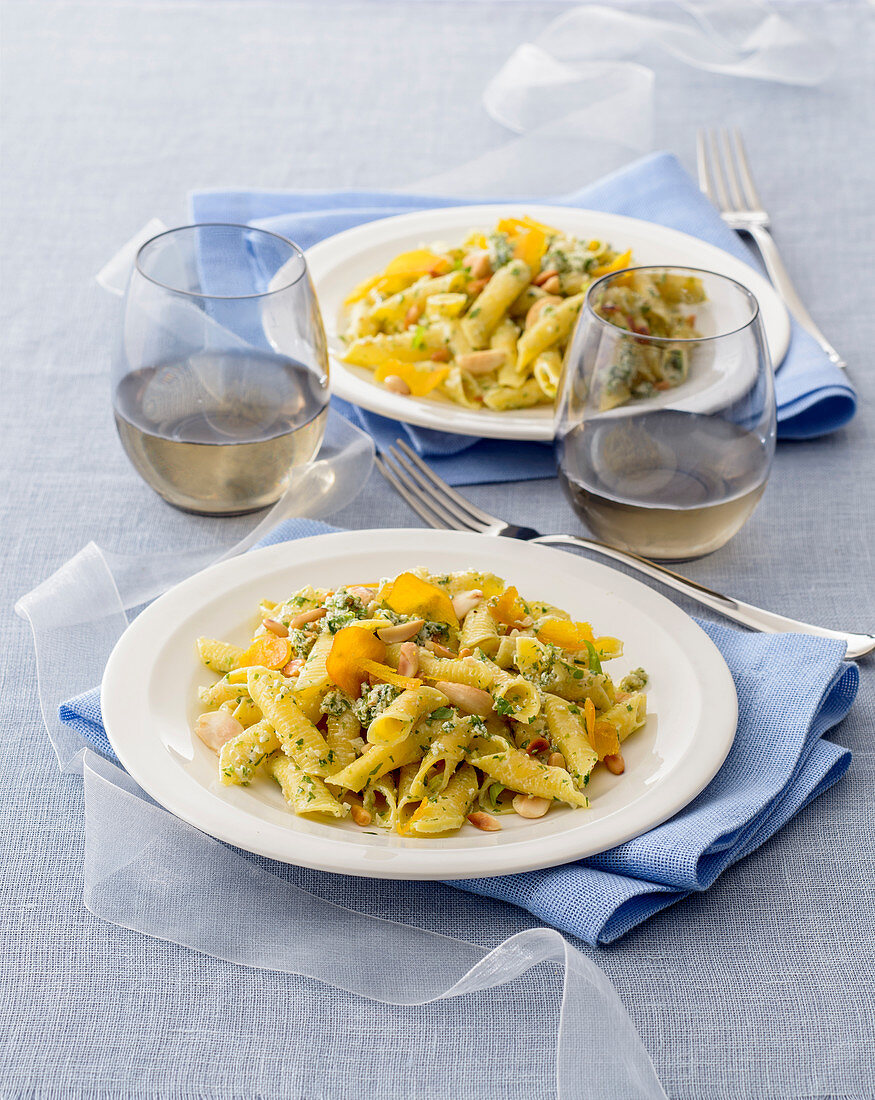 Garganelli mit Selleriegrünpesto und Bottarga