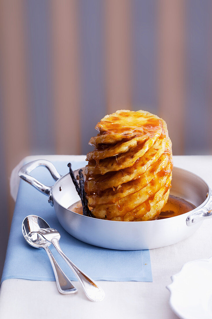 Ananas mit Salzkaramell und Vanille aus dem Ofen