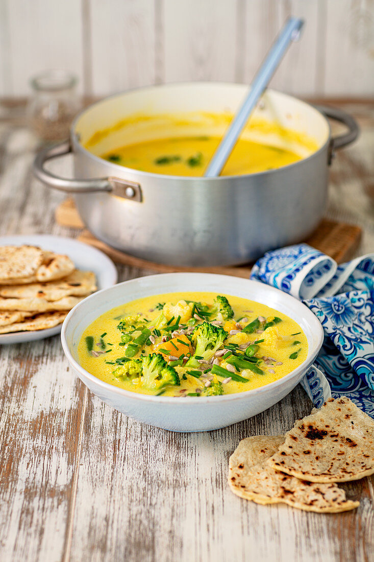 Curry with broccoli, cauliflower, pumpkin and coconut milk