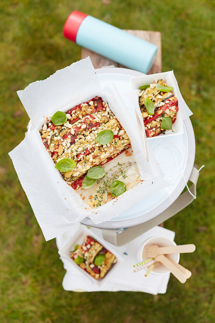 Zucchini-Paprika-Auflauf mit Tofu fürs Picknick