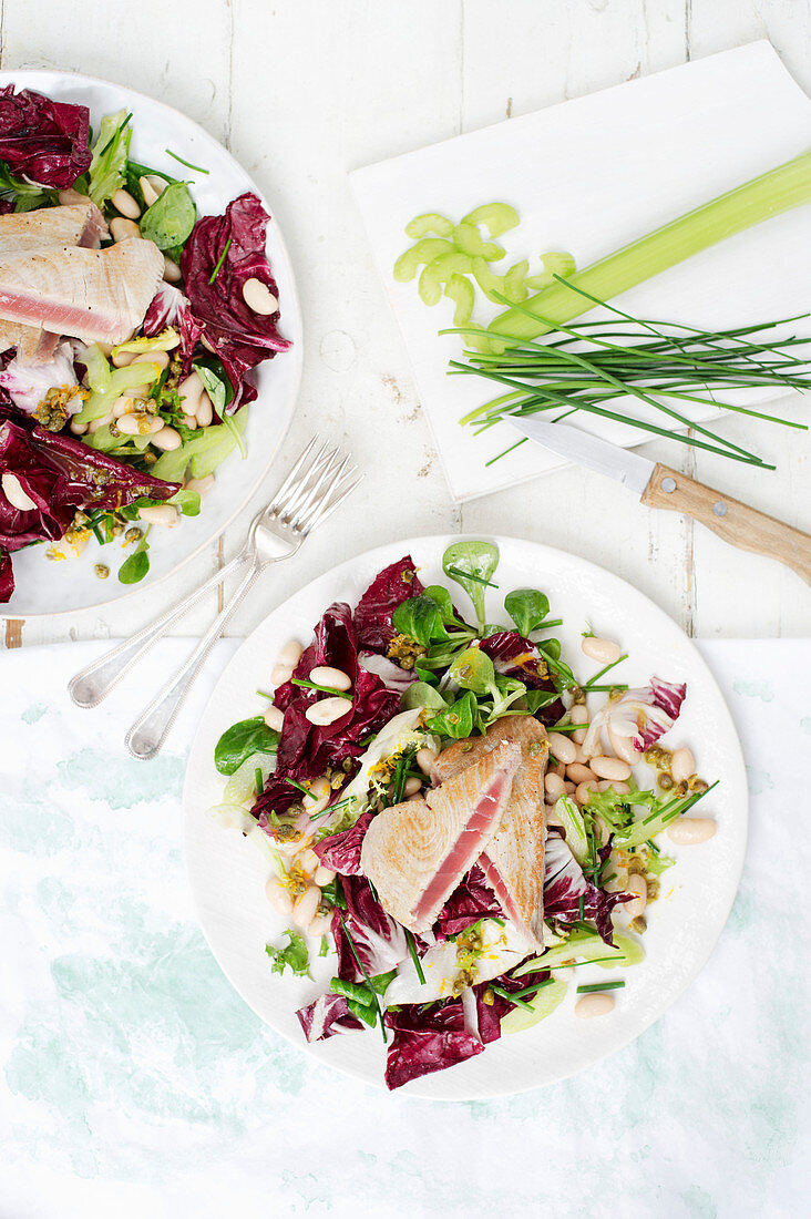 Seared tuna and radicchio salad