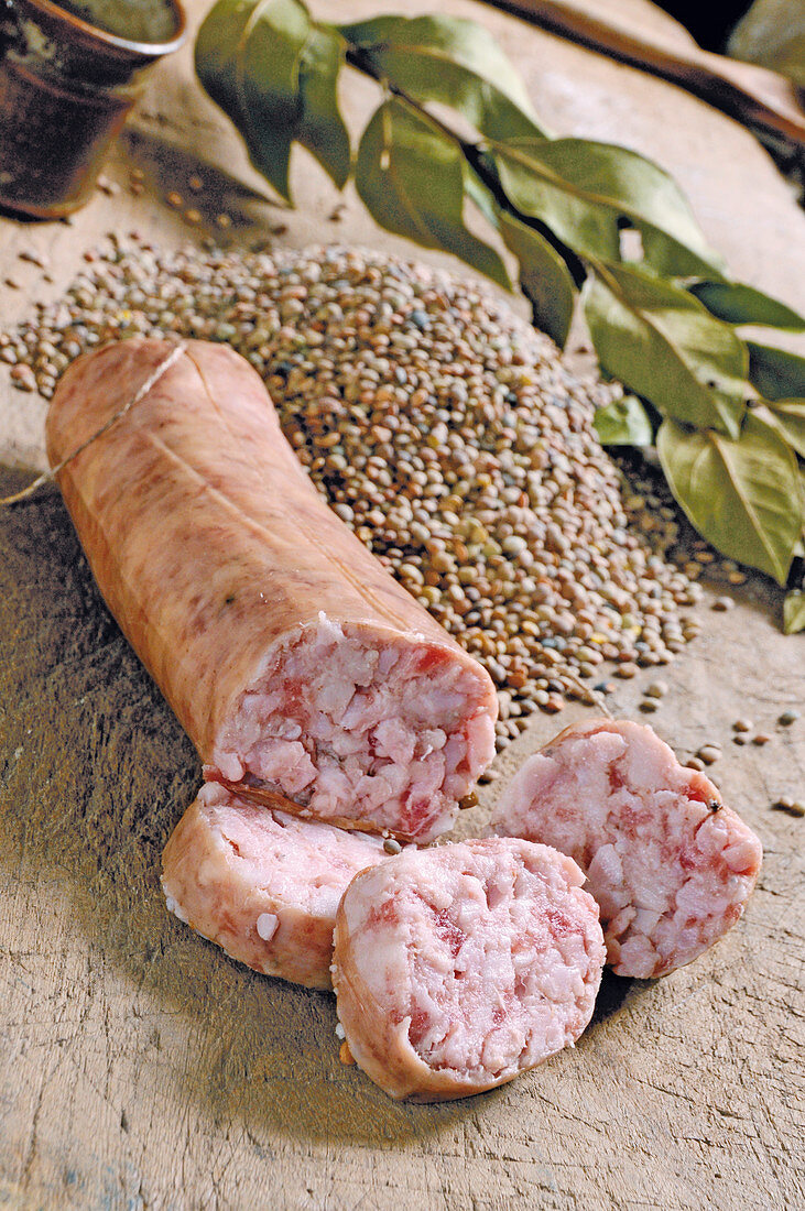 Zampone e lenticchie (Schweinswurst und Linsen, Italien)