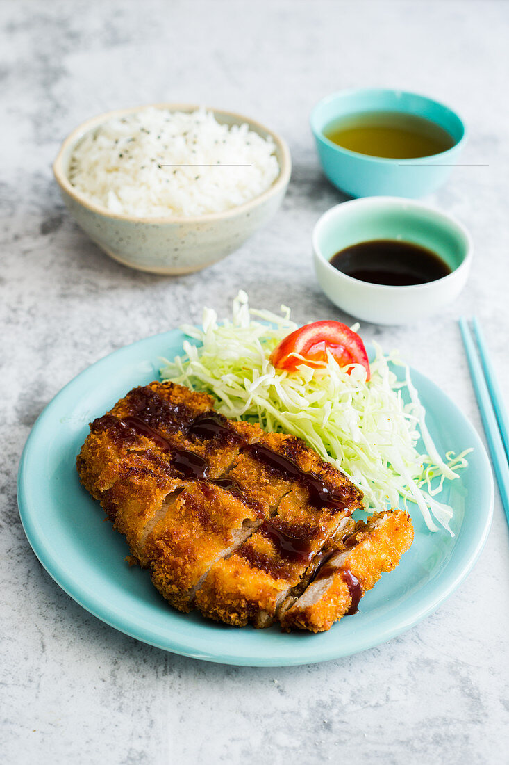 Tonkatsu mit Salat und Reis (Japan)