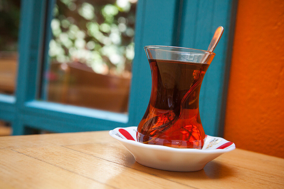 Türkischer Tee im Glas