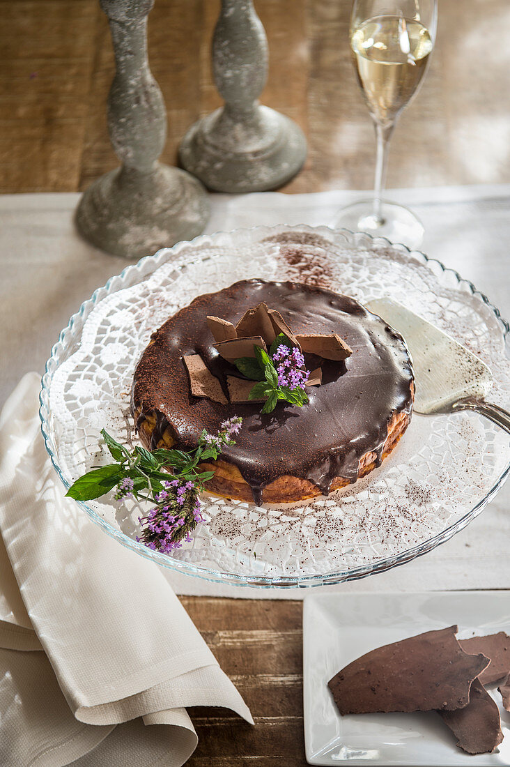 Schokoladenkuchen mit Schokoladenspänen