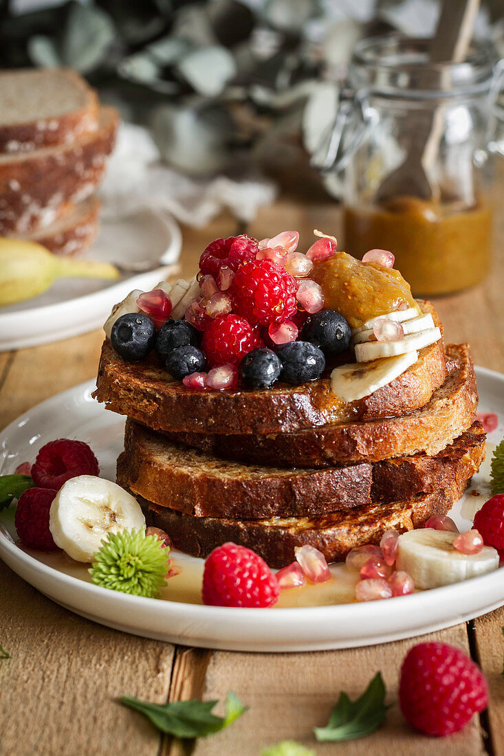 Fresh toast with fresh berries and honey