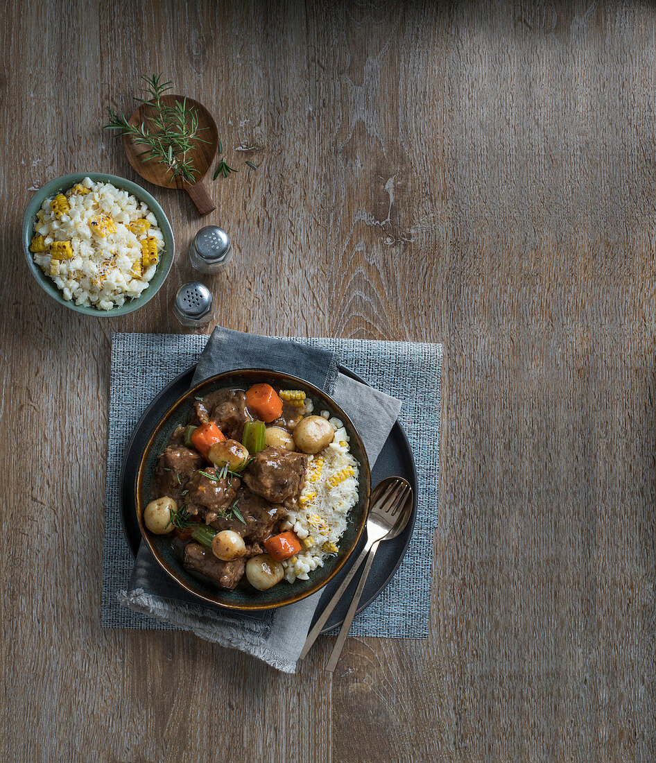 Geschmorter Ochsenschwanz mit Risotto-Samp (Südafrika)