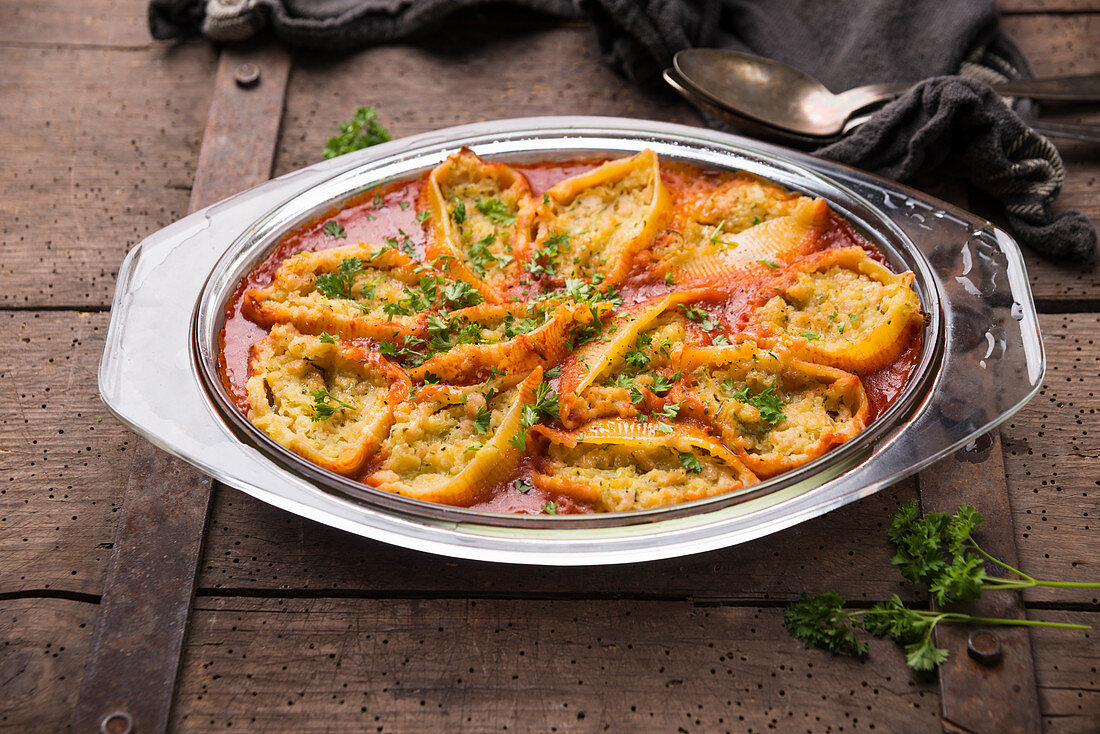 Shell pasta filled with potato and tofu cream in tomato sauce (vegan)