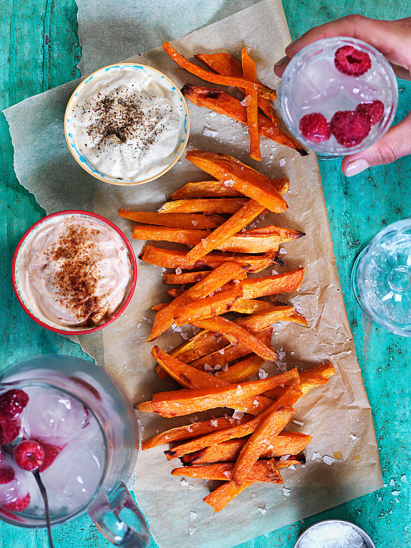 Sweet potatoe stripes, lemonade, dips