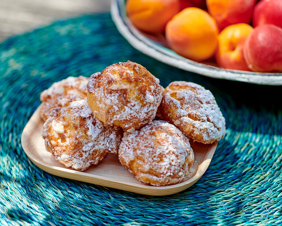 Profiteroles with apricots and icing sugar