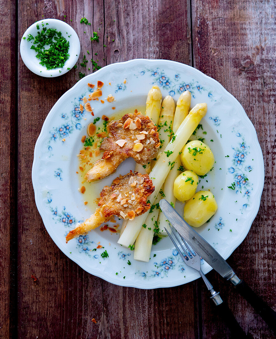 White asparagus with potatoes and oyster mushroom escalope