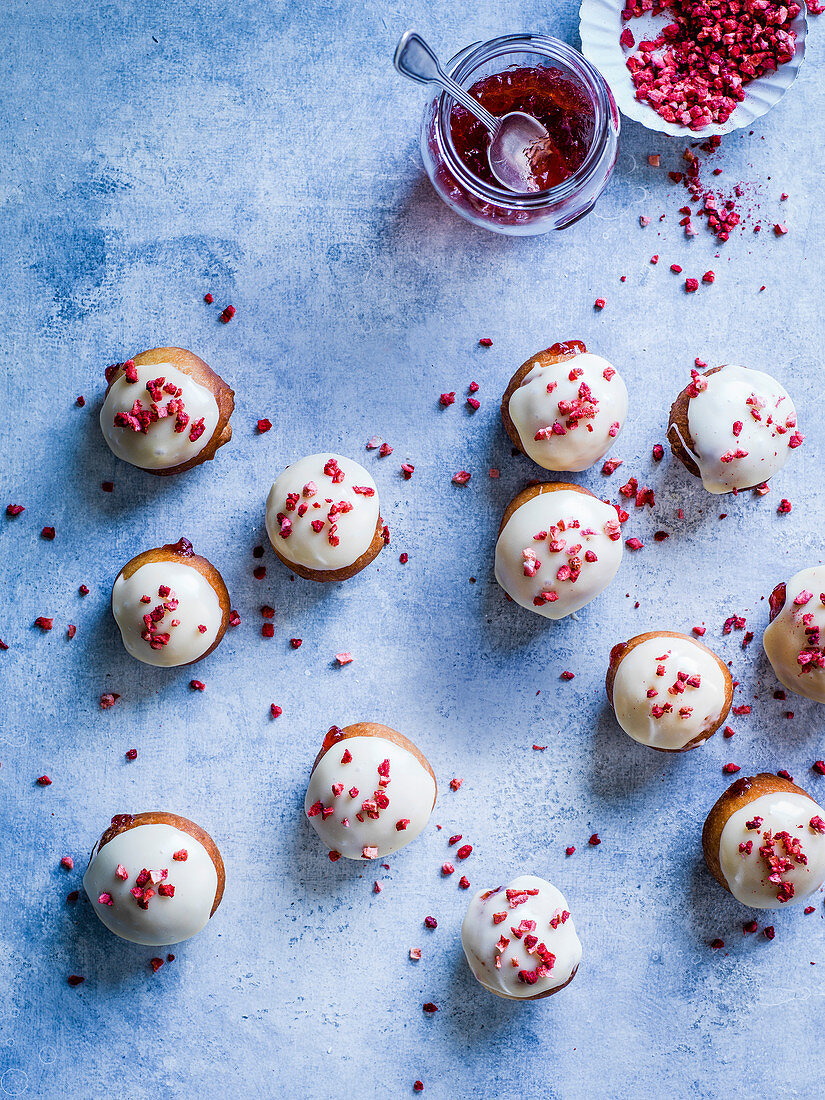 Erdbeer-Sahne-Donuts