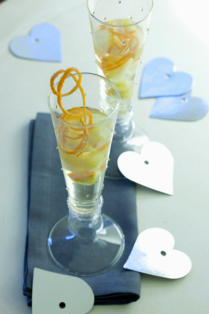 Ingwercocktail mit Orangen-Eiswürfel