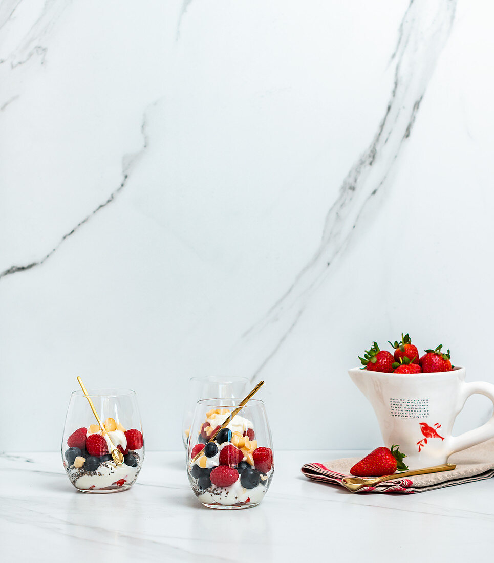 Chia-Joghurt mit Beeren