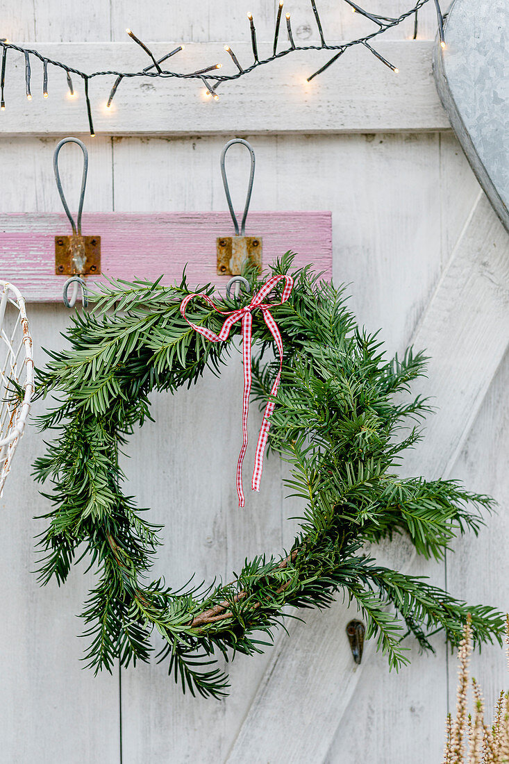 Simple yew wreath