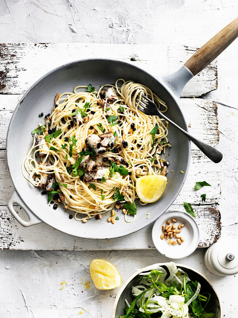 Pasta with pine nuts and Currants