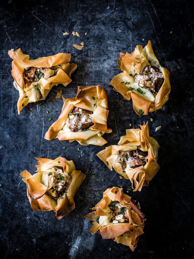 Filo-baked fresh figs stuffed with peppered goatscheese