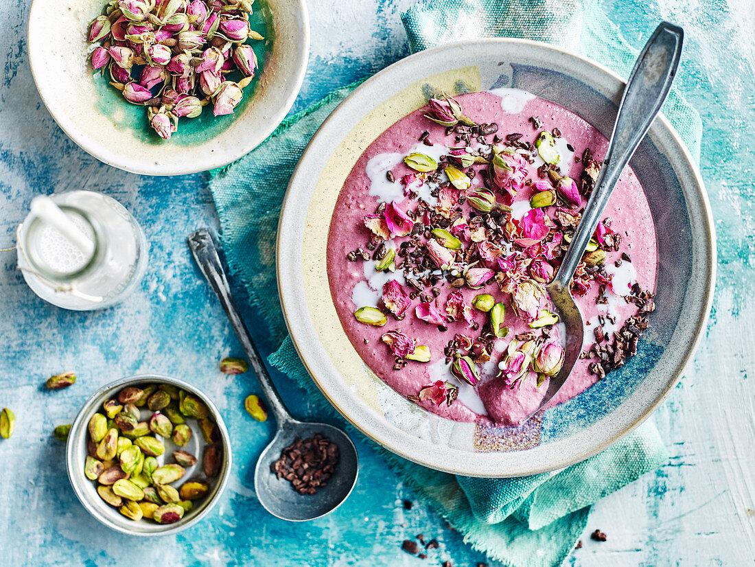 Super Bowl: Turkish Delight mit Himbeeren und Pistazien