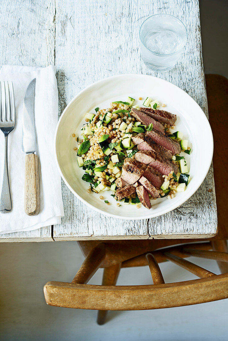 Lammsteaks mit Riesencouscous