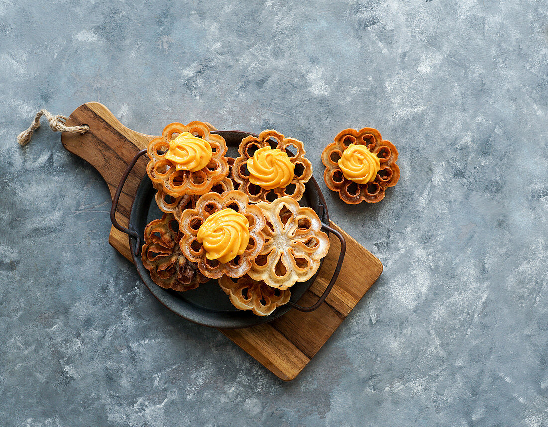 Solteritas (Flores de carnaval con crema) - kolumbianische Kekse zu Weihnachten und Ostern