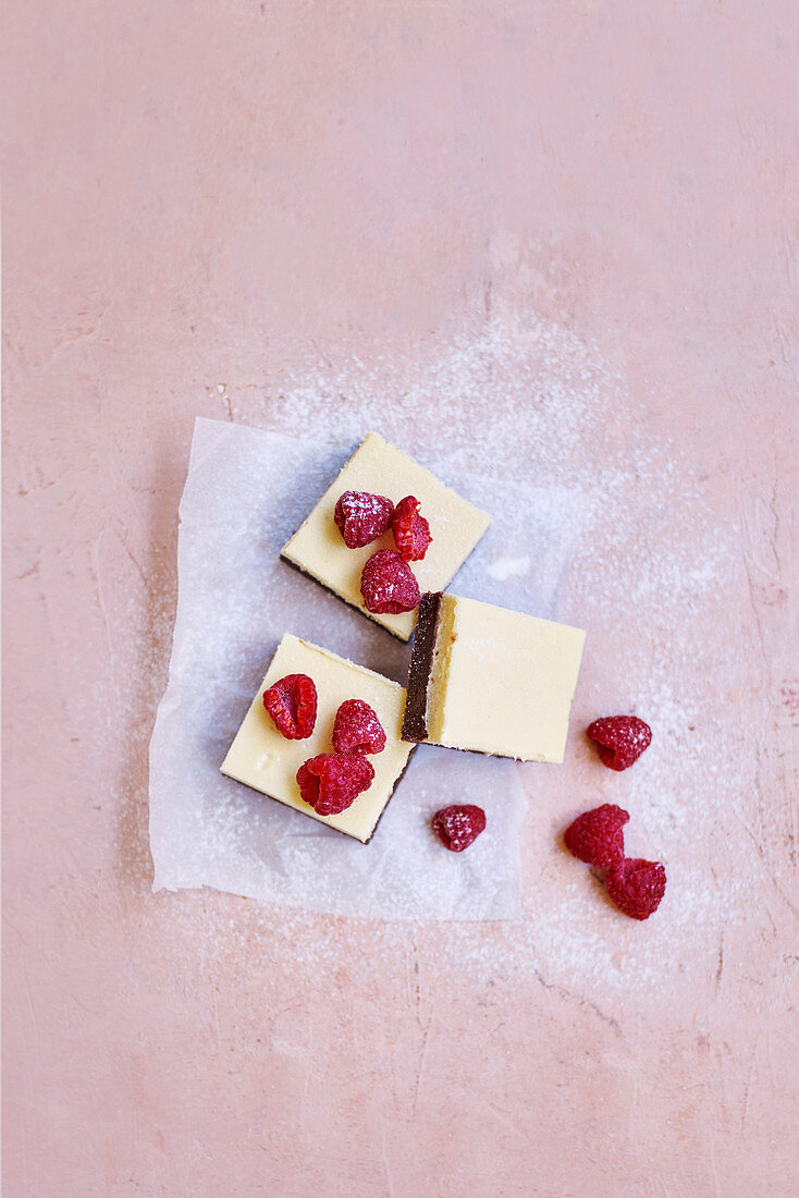 Cheesecake Brownies mit Himbeeren